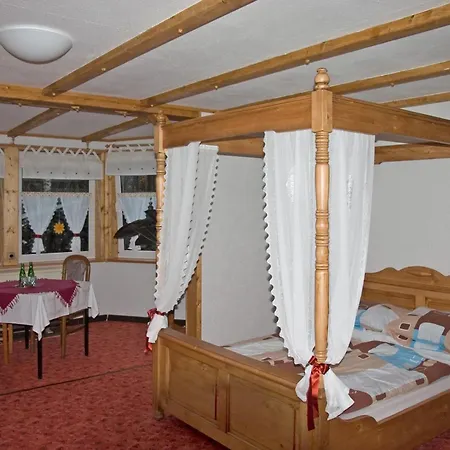 Waldoase Hirschbuechenkopf Konukevi 3*